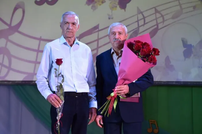 eec8bb33-833e-41a2-9176-8d3017f2ee61